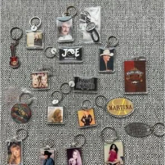 NEW 75+ Country music concert souvenir keychains - Picture 3 of 9